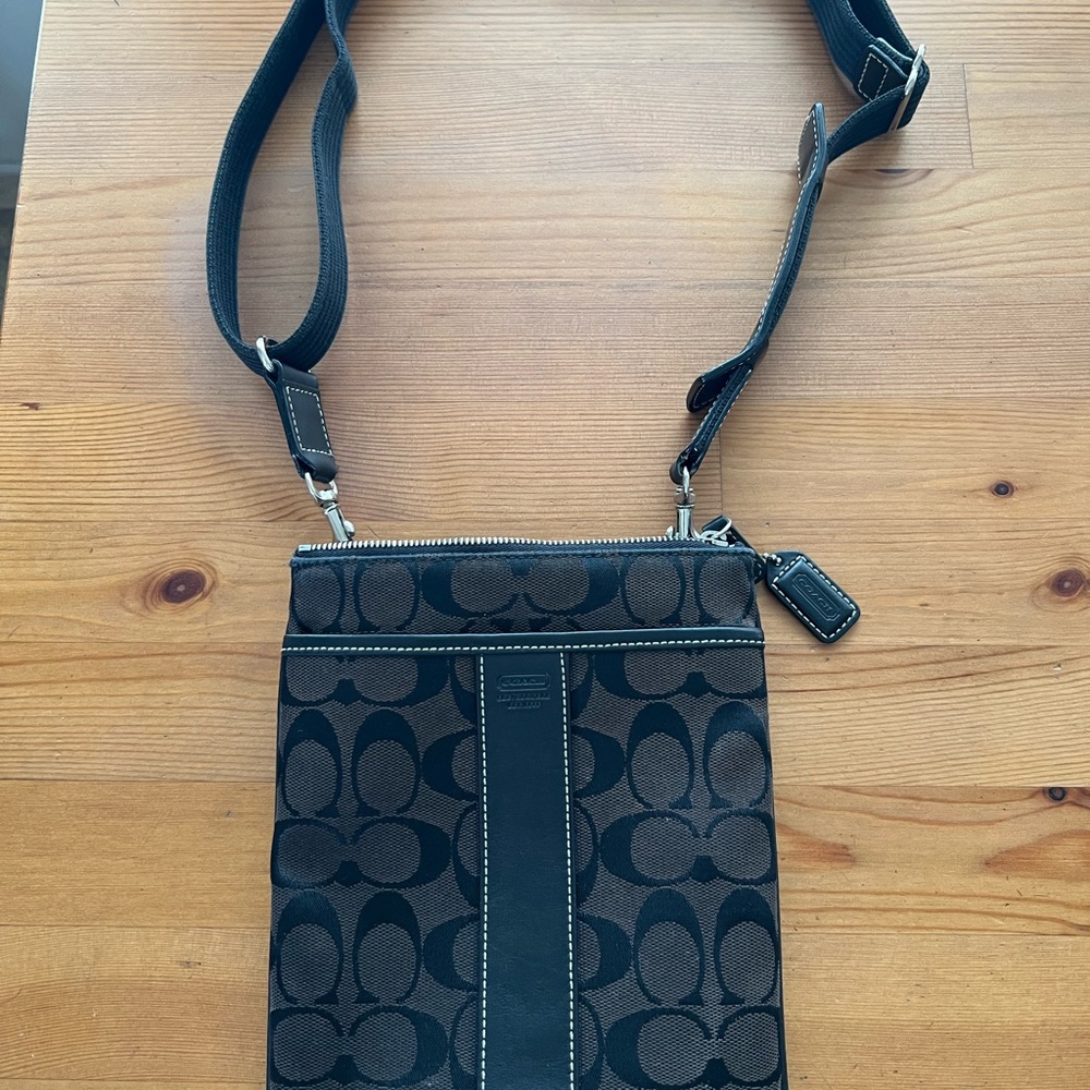 Coach Sutton Swingpack Crossbody - G05N-6016